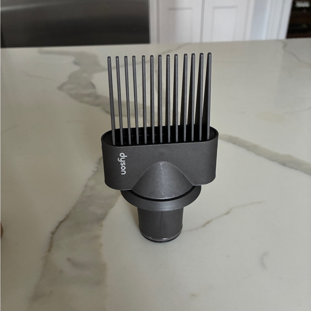 Dyson Supersonic Wide Tooth Comb Attachment in Gray. Brand new.